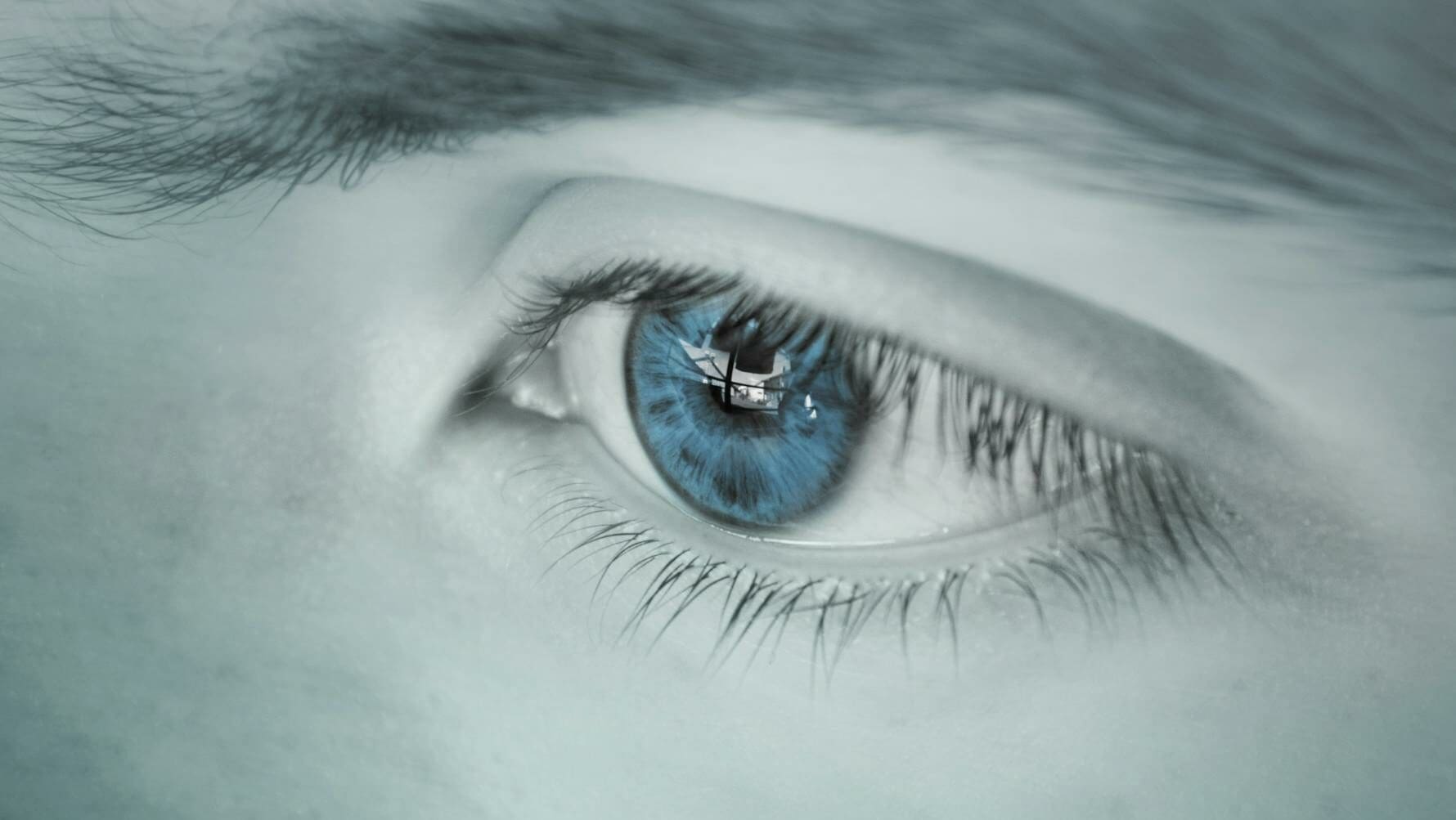 Blue-eyed people know how to handle emotions, and they can handle negative ones remarkably well.