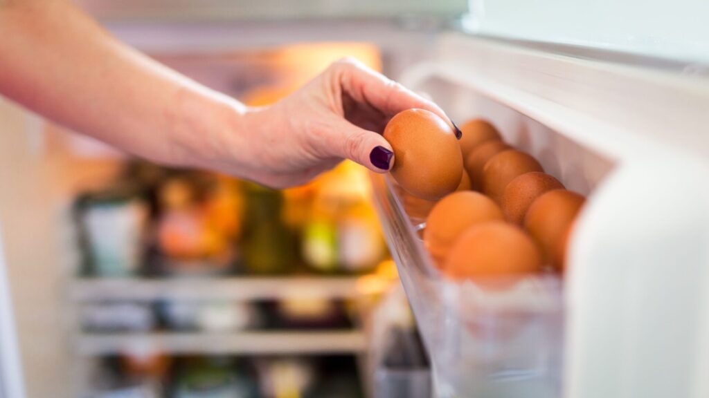 Just a small change and the eggs will last 2 times longer: Stop storing them like an amateur