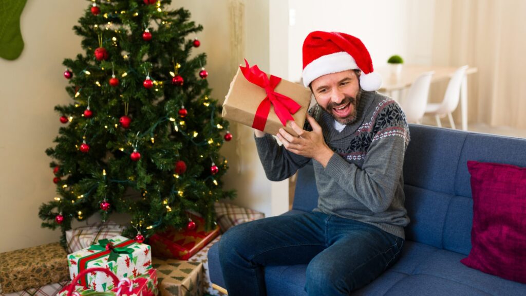 You left it to the last minute again: this will still save your gift for him