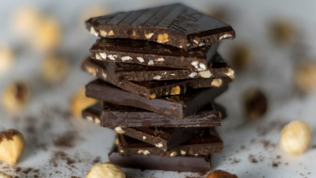 It's the perfect sweet snack in winter: Why it pays to eat chocolate with nuts