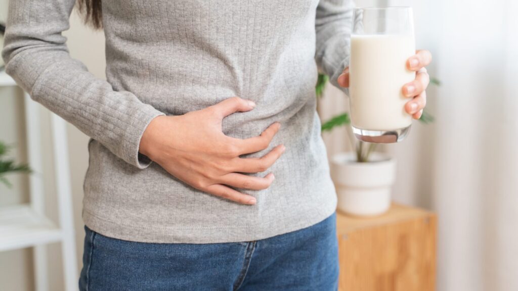 Does your stomach hurt after drinking milk? The reason may not be just lactose intolerance.