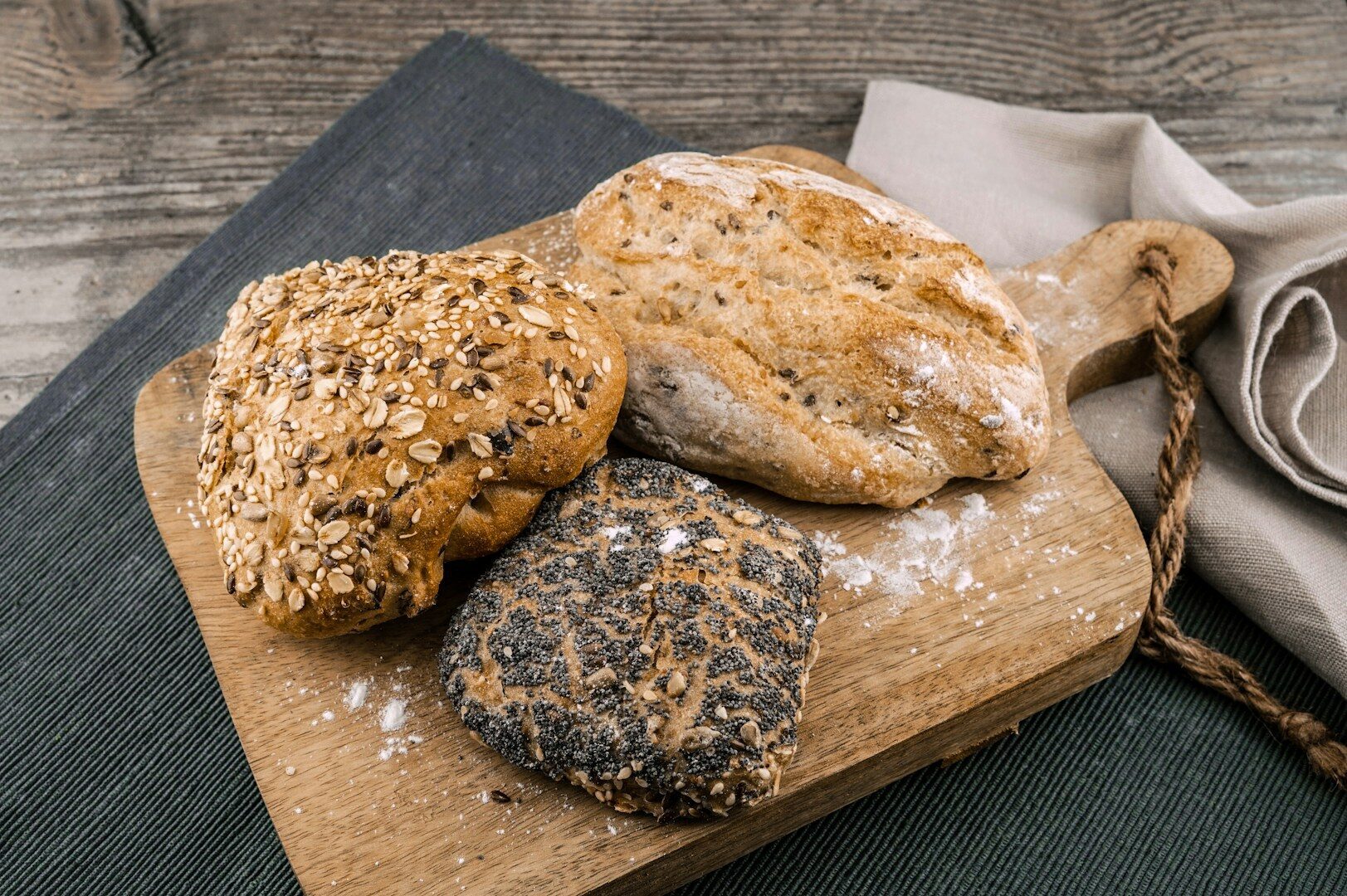 It is added to baked goods, but you can also use it to make porridge or smoothie drinks. Flaxseed has more uses than you might think.