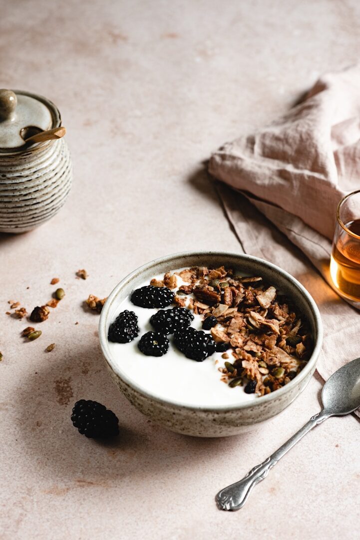 The yoghurt makes an easy dip for meat, but it can also be eaten with oatmeal and fruit. Make it a regular part of your diet too.